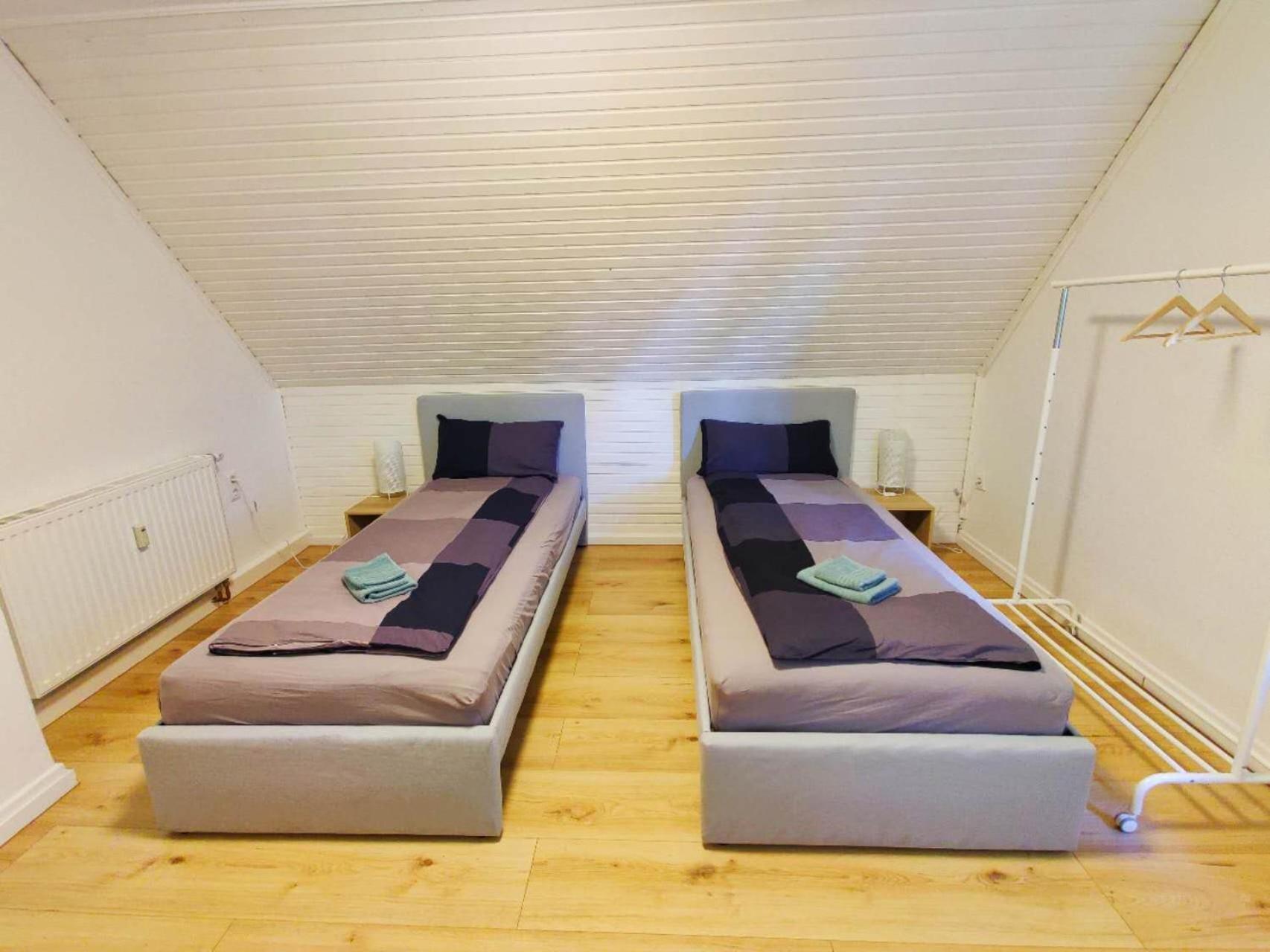 City House Нойс Экстерьер фото